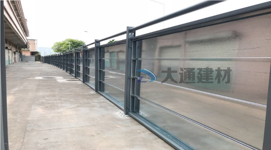 深圳光明新区公常路建设选用大通建材彩钢围挡